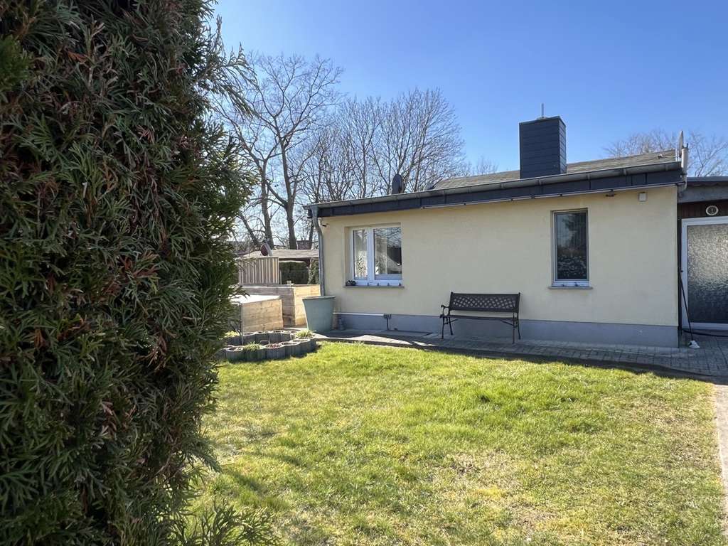PROVISIONSFREI | Kleines, feines Bungalow-Juwel – Viel Raum im Nebengelass und auf dem Grundstück