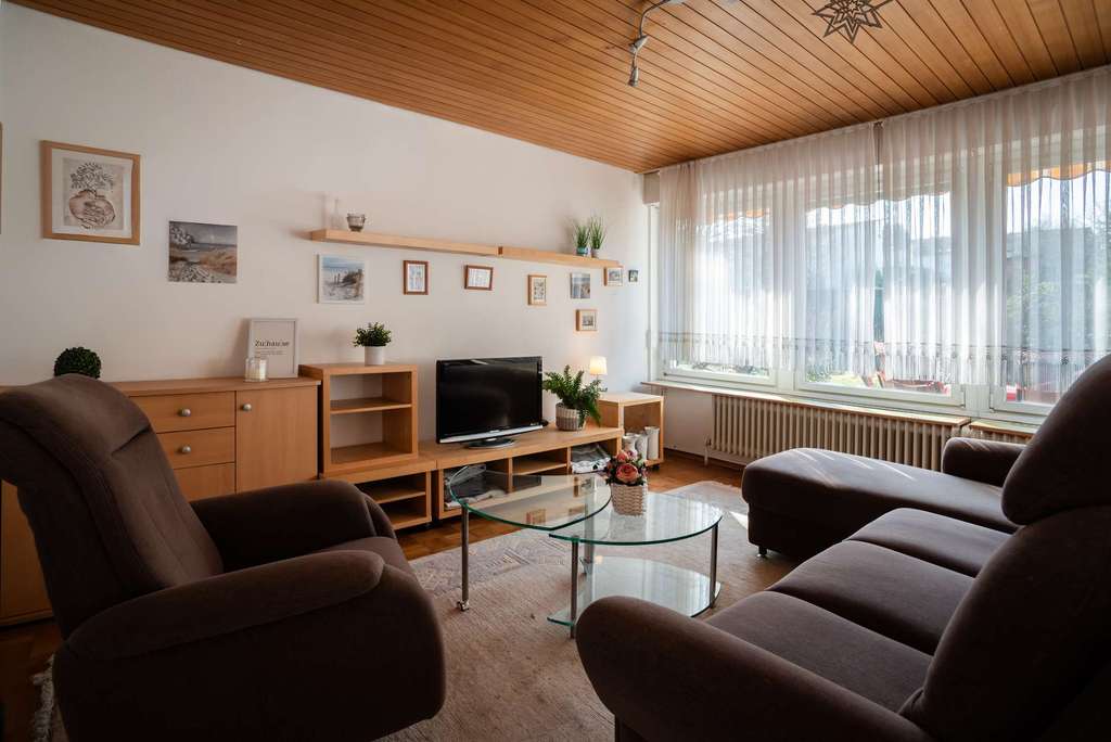 Immobilie in Deizisau - Charmantes Einfamilienhaus mit großem Garten und Ausbaupotenzial in Deizisau-Esslingen - Bild 1