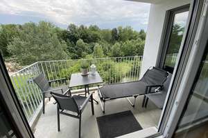 Ihr Blick in Grün und auf den Garchinger Mühlbach - zentrums- wie naturnah in Schwabing-Freimann – Die vollständige Adresse der Immobilie erhältst du vom Anbieter., 80939 Obere Isarau, München – Vorschaubild 5