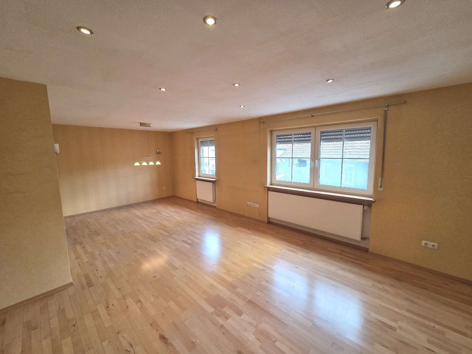 Immobilie in Maroldsweisach - *PREISREDUZIERUNG* Modernisiertes MFH inkl. Gewerbe mit Nebengebäude u. Garagen in zentraler Lage v - Bild 8