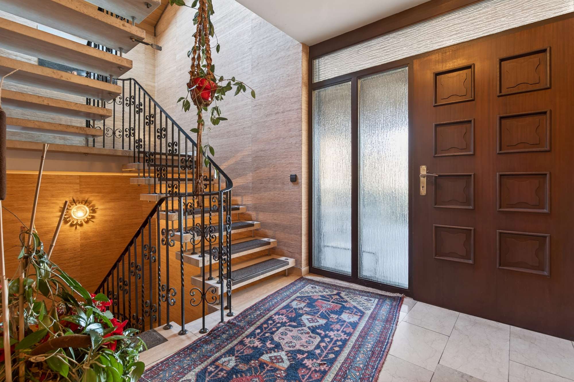 Substanzstarkes Wohnhaus mit flexibler Nutzung und Einliegerwohnung in Keltern-Dietlingen, Enzkreis – Bild 2