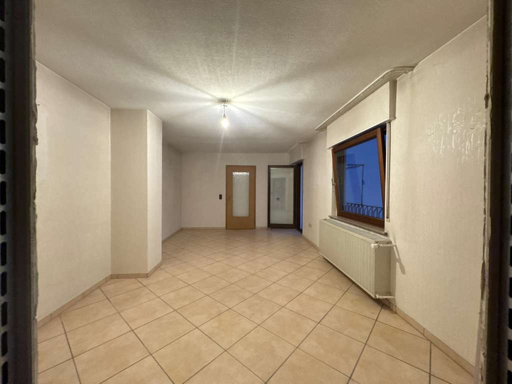 Immobilie in Böhl-Iggelheim - Potenzialreiches Einfamilienhaus inkl. Einliegerwohnung am Ortsrand bietet viel Raum für Kreativität - Bild 3