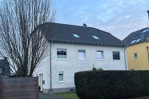 hier haben 2-3 Generationen Platz: komplettes Doppelhaus in ruhiger Wohnlage