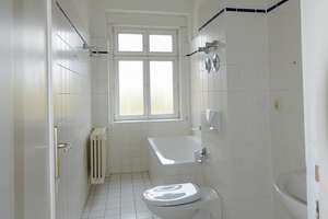 Lichtdurchflutete 2-Zimmer-Wohnung mit Charme am Strausberger Platz – Strausberger Platz 8, 10243 Friedrichshain, Berlin – Vorschaubild 9