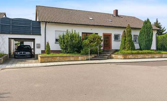 Attraktives Mehrfamilienhaus mit Garage, großem Südgarten und Vermietungspotenzial