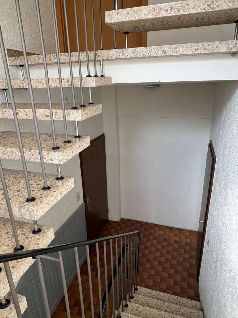 Immobilie in Erbach - Mehrfamilienhaus mit 4 Wohneinheiten und Gewerbeeinheit (Eiscafé) in zentraler Lage von Erbach - Bild 2