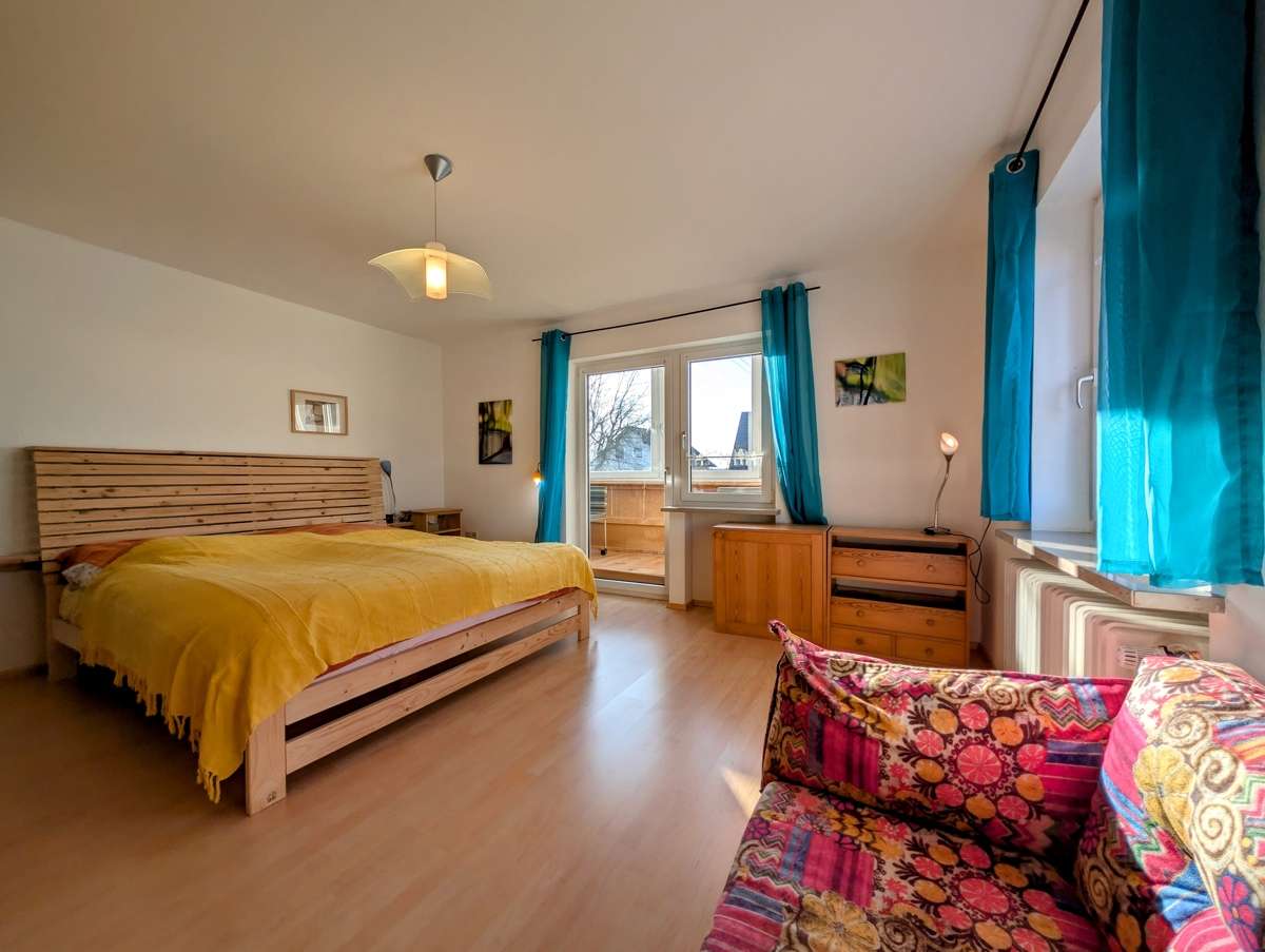 Immobilie in Ellzee - Einfamilienhaus mit Nutzungspotenzial, OG-Terrasse und umfangreichen energetischen Maßnahmen - Bild 2