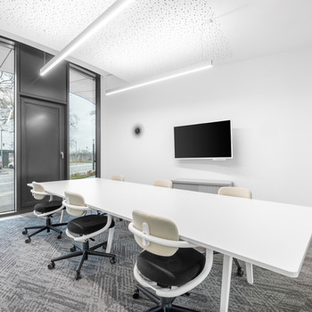 Privater Büroraum für 4 Person in Regus Theo 105