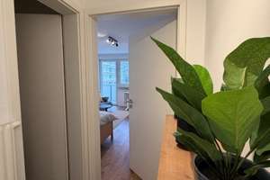 Neu möbliertes Studio-Apartment mit Balkon und Burgblick in Wöhrd