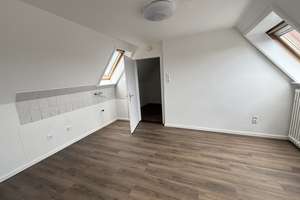 Dachgeschoss Wohnung in zentraler Lage von Emden zu vermieten!  – Die vollständige Adresse der Immobilie erhältst du vom Anbieter., 26721 Stadtzentrum, Emden – Vorschaubild 2