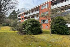 HENSTEDT-RHEN: TOP WOHNUNG MIT BALKON UND CARPORT