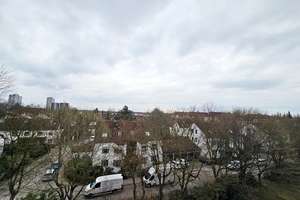„Helle 3-Zimmer-Wohnung mit Kamin, Süd-/Westbalkon & extra Raum – ruhige Lage in Herrenbach“ – Die vollständige Adresse der Immobilie erhältst du vom Anbieter., 86161 Am Schäfflerbach, Augsburg – Vorschaubild 1