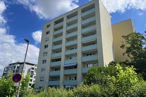 8. Etage über Reutlingen – 4-Zimmer-Wohnung mit zwei Balkonen! – Die vollständige Adresse der Immobilie erhältst du vom Anbieter., 72760 Sondelfingen, Reutlingen – Vorschaubild 9