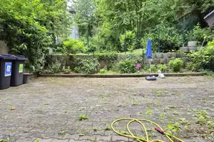 NUR 5 MINUTEN BIS ZUR FUßGÄNGERZ ONE UND DENNOCH ABSOLUT RUHIG GELEGEN! 2-Zimmer Altbauwohnung – Wiesbaden – Vorschaubild 12
