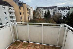Gemütliche neu renovierte 3-Zimmer mit Balkon, Laminat und Wannenbad in ruhiger Lage! – Humboldtstraße 18, 9130 Sonnenberg, Chemnitz – Vorschaubild 2