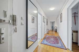 Exklusive möblierte Zimmer in Münchner Altbauwohnung