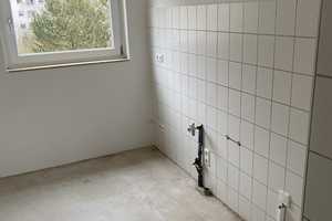 Großzügige 3-Zimmer-Wohnung mit Loggia // 1.OG rechts – Stralsunder Ring 1, 38444 Wolfsburg – Vorschaubild 2