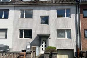 An der Pferderennbahn ! Dachgeschoßwohnung mit Dachboden in einem 3-Parteienhaus ! Provisionsfrei