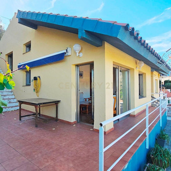 Reihenhaus mit großer Terrasse und Kamin wenige Schritte vom Meer in Colera