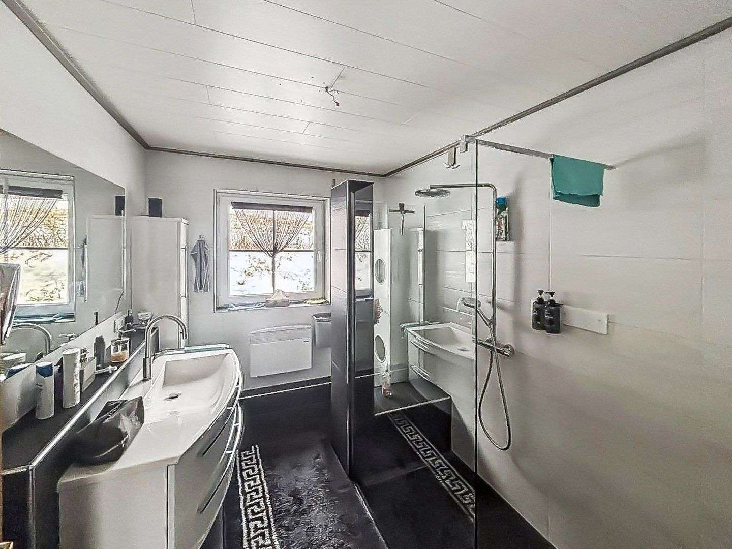 Immobilie in Burghaslach - Großzügiges fast autarkes Einfamilienhaus mit Stellplätzen in Burghaslach nähe Geiselwind - Bild 2