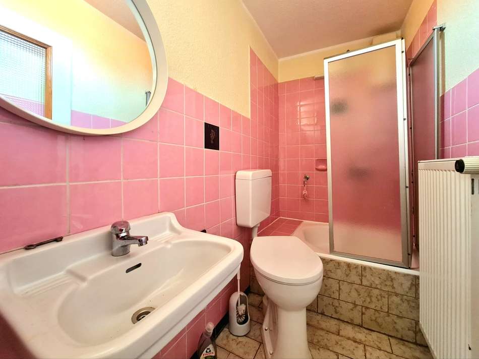 Bad 1 neben Schlafzimmer, OG