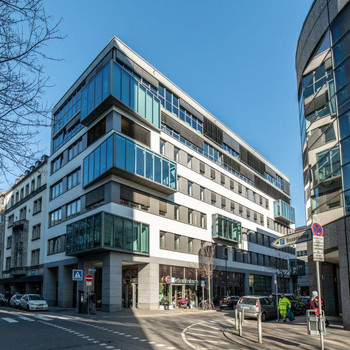 1.473 m² hochwertig ausgestattete Bürofläche mit hervorragender Verkehrsanbindung! Hohe Visibilität