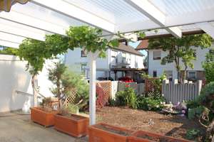Helles, geräumiges Haus mit dreiseitigem Garten und exzellenter Anbindung 