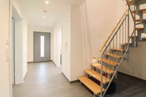 Ankommen, aufblühen, wohlfühlen – schönes Einfamilienhaus mit Herz – Die vollständige Adresse der Immobilie erhältst du vom Anbieter., 61267 Neu-Anspach – Vorschaubild 2