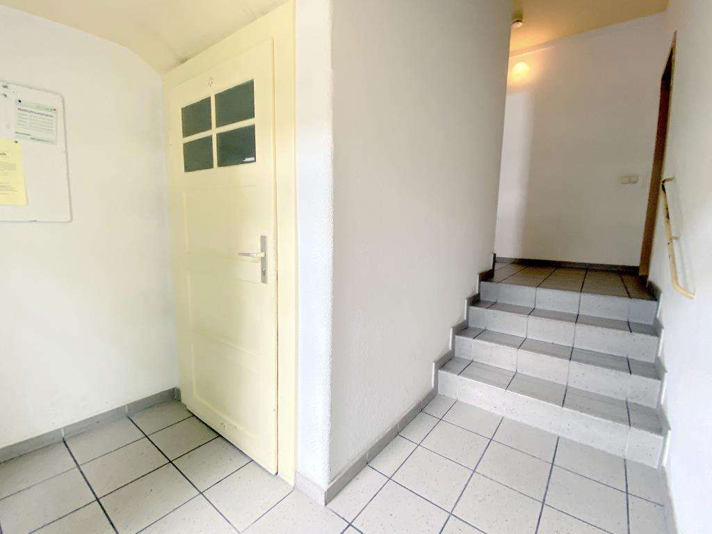 GUT GESCHNITTEN 2 ZI. WOHNUNG ZUM MODERNISIEREN - AUF PARKÄHNLICHEM GRUNDSTÜCK - IN RUHIGLAGE, Dresden – Bild 4