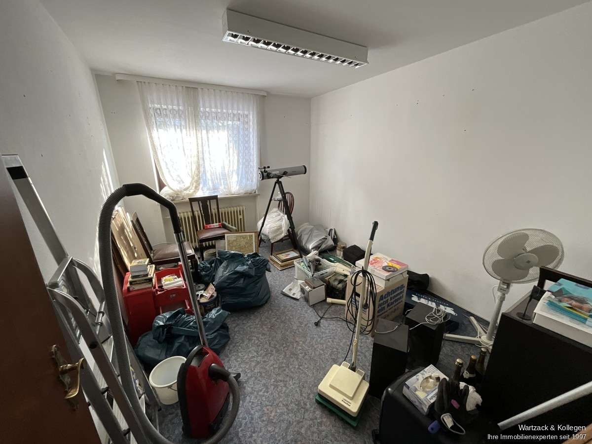 Immobilie in Postbauer-Heng - Familienschatz!
Ein- bis Zweifamilienhaus 
in Postbauer-Heng (Kemnath) - Bild 5