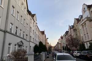 Schöne und gemütliche 3-Zi-Wohnung mit Balkon mit EBK