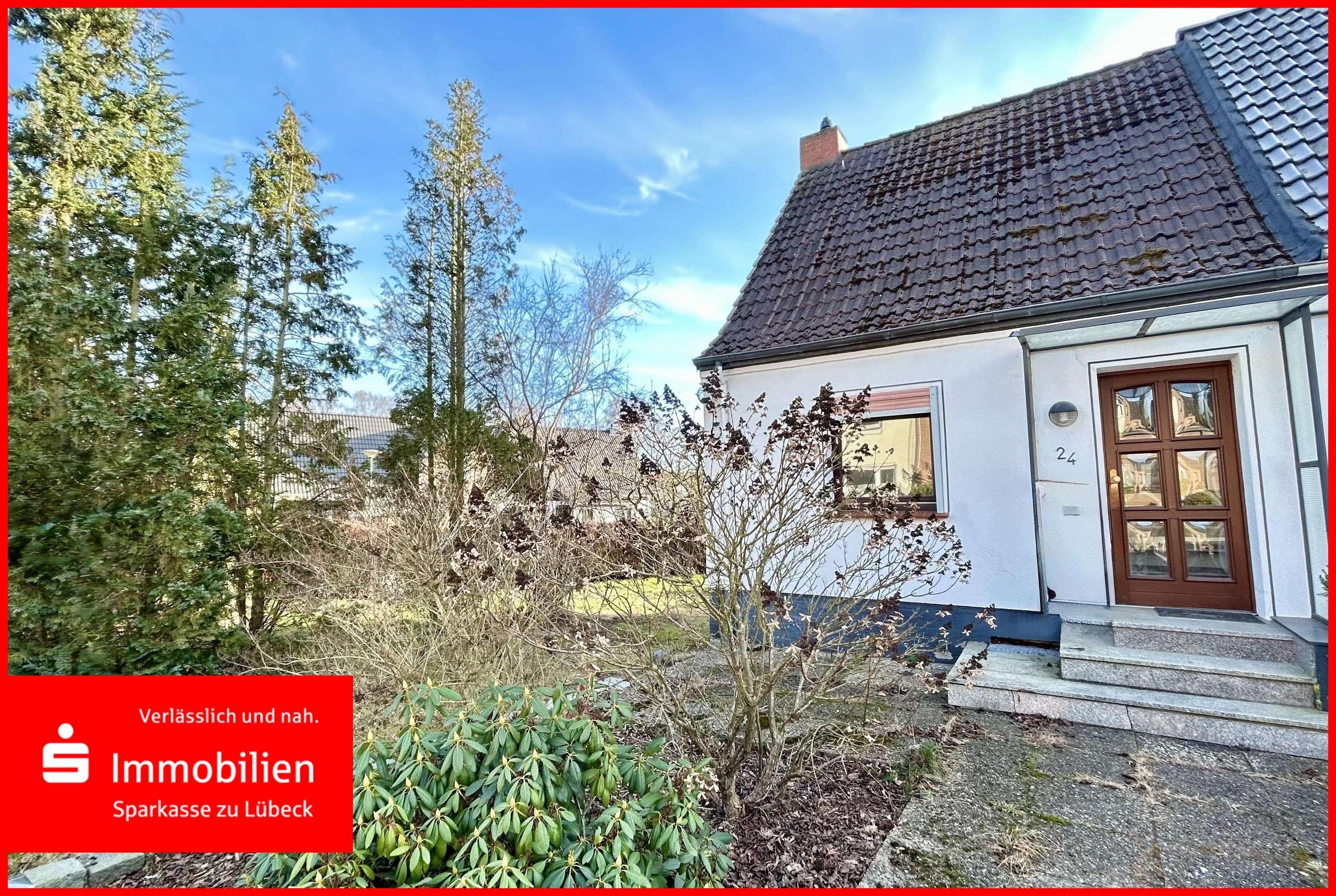 Charmantes Reihenendhaus mit großem Grundstück und Entwicklungspotenzial, Lübeck – Bild 1