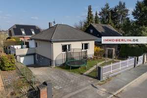 IMMOBERLIN.DE - Sympathisches Haus mit Sonnengarten & Garage in sehr familienfreundlicher Lage – Die vollständige Adresse der Immobilie erhältst du vom Anbieter., 12355 Rudow, Berlin – Vorschaubild 2