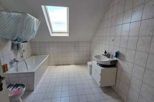 * Sehr gepflegtes Haus * Geräumige 2 Zi. im DG * EBK  * Fußbodenheizung * großes Bad * mietfrei  * – Marienberger Str. 11, 9125 Altchemnitz, Chemnitz – Vorschaubild 6