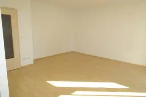 Offene Küche mit kompletter EBK - Fensterbad - Balkon - Abstellraum – Carl-von-Ossietzky-Straße 42, 9126 Chemnitz – Vorschaubild 12
