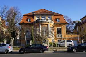 Nähe Großer Garten * familiengerechte 4,5 Zimmer Maisonette Wohnung * Balkon * Parkett *  2 Bäder