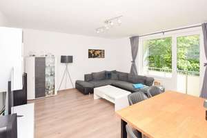 Renovierte Wohnung mit Balkon und Einbauküche