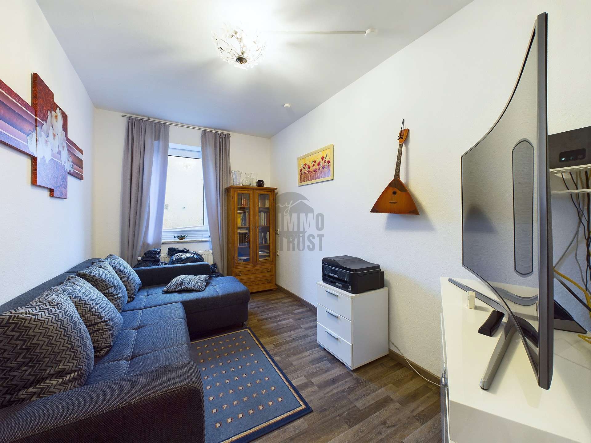 Immobilie in Sande - CHARMANTE EG-WOHNUNG MIT SONDERNUTZUNG FÜR TERRASSE & AUSGEBAUTEM DACHBODEN ALS RÜCKZUGSORT INKL BAD - Bild 2