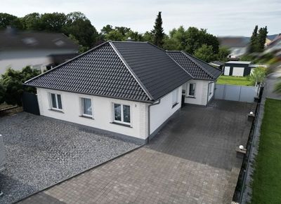 Exklusiver Bungalow mit Wellnesshaus, Sauna & Kamin / Energieeffizienz A  / 1.446 m² Grundstück
