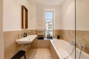 Großzügigkeit im Herzen Schwabings: Stilvoller Altbau mit 6 Zimmern und ruhigem Innenhof-Balkon – Die vollständige Adresse der Immobilie erhältst du vom Anbieter., 80796 Neuschwabing, München – Vorschaubild 23
