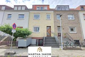 Charmantes Reihenmittelhaus für Familien, Paare oder Kapitalanleger mit viel Gestaltungsspielraum.