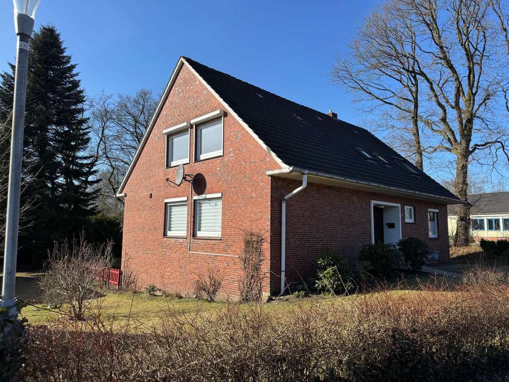 Immobilie in Owschlag - Owschlag: Helle Dachgeschosswohnung mit Charme, Gartenidylle & Garage in ruhiger Wohnlage - Bild 2