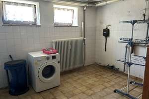 Komfortables Wohnen in einem großzügigen Einfamilienhaus mit Einliegerwohnung – Die vollständige Adresse der Immobilie erhältst du vom Anbieter., 94522 Wallersdorf – Vorschaubild 12