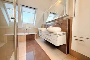 Sofort einziehen! Helle 4-Zimmer-Maisonette in Hirschaid mit Dachstudio & Balkon