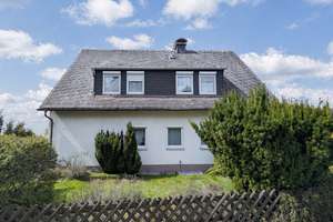 Viel Platz, drei Einheiten und schöner Ausblick – gepflegtes 3-Familienhaus in Grafengehaig – Die vollständige Adresse der Immobilie erhältst du vom Anbieter., 95356 Grafengehaig – Vorschaubild 2