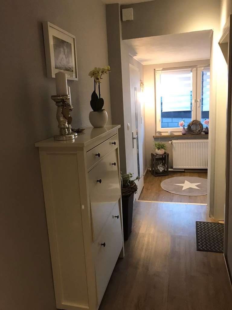 Immobilie in Fuldatal - Charmante Doppelhaushälfte in Fuldatal inkl. angebauten Bungalow, sofort bezugsfrei - Bild 2