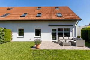 Einziehen und wohlfühlen: Barrierearme Gartenwohnung mit Süd-Terrasse & 2 Stellplätzen
