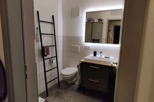 Stilvolle 2-Zimmer-EG-Wohnung mit Einbauküche 3-türigen Schiebetürenschrank, Terrasse und Garten – Kirchplatz 11a, 85051 Süd, Ingolstadt – Vorschaubild 13