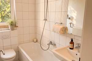 Helle, frisch renovierte 3-Zimmer-Wohnung mit Balkon & Tageslichtbad in Frankfurt- Niederursel – 60439 Niederursel, Frankfurt am Main – Vorschaubild 4