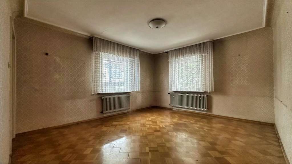 Immobilie in Metzingen - Raum für Ideen. Doppelhaushälfte mit getrennten Wohneinheiten, Garten und großem Potenzial - Bild 3